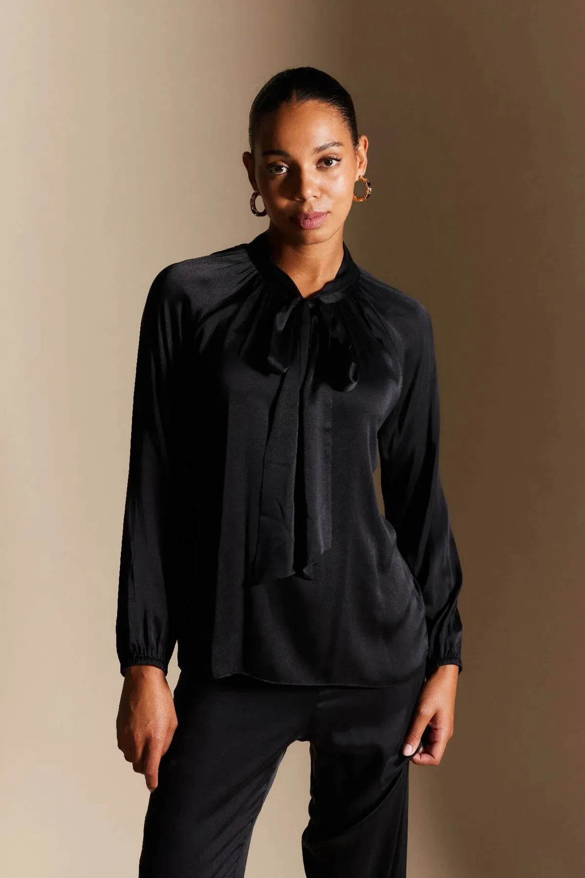 ANALISE SILK TOP IN BLACK