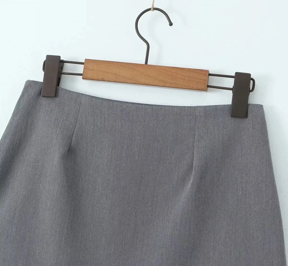 Elegant Grey Knit Midi Skirt