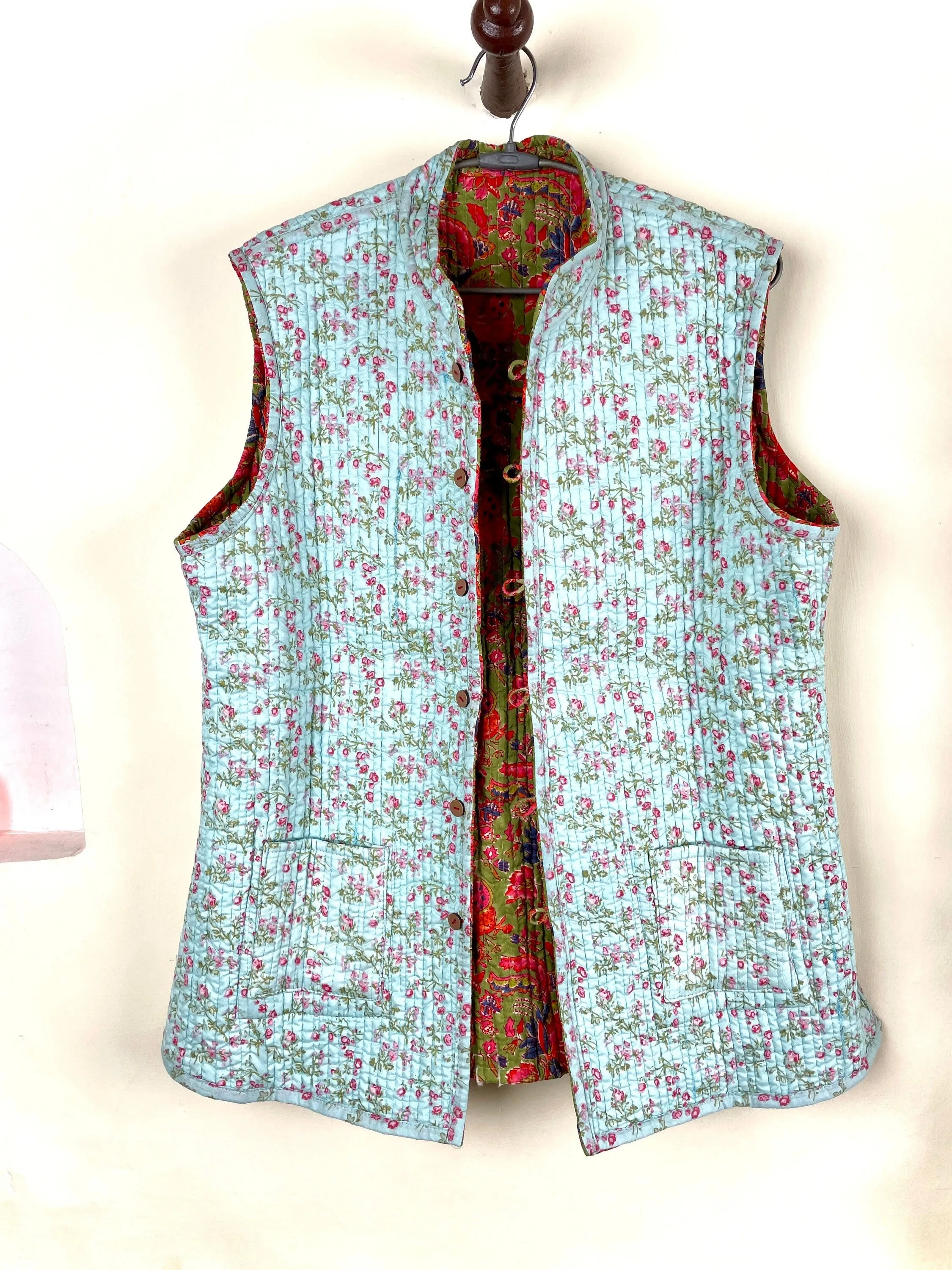 Indian Handmade Quilted Cotton Sleeveless Jacket Green & Red Stylish Women's Coat, Reversible Jacket for Her